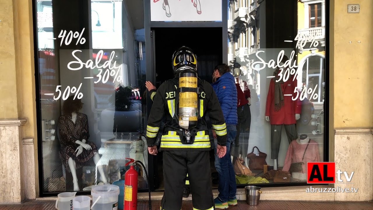 Incendio a Lanciano in negozio abbigliamento sotto i Portici comunali
