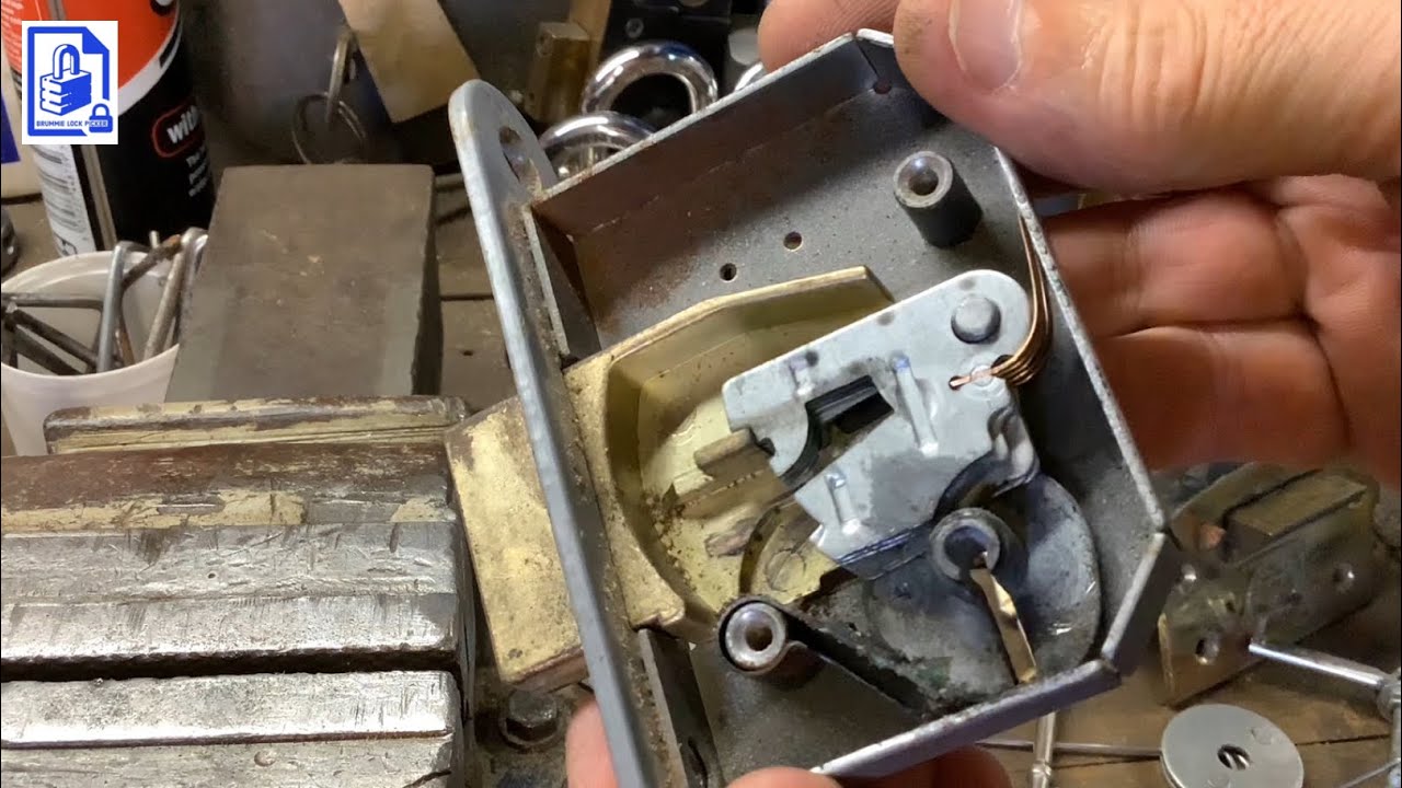 828. ERA mortice 5 lever door lock hard to turn the key & open but picked - what was the problem 🤔