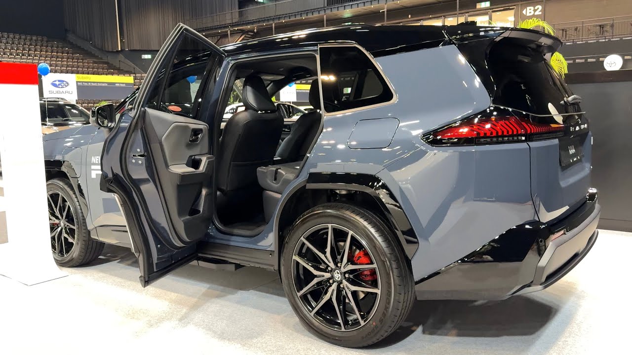 New TOYOTA RAV4 PHEV GR SPORT (2026) - PRACTICALITY test, rear seats incline & boot