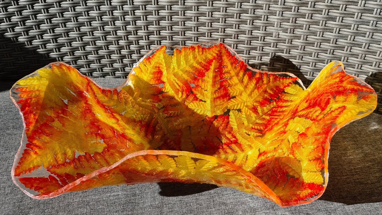 #1044 WOW! Beautiful Resin Autumn Fall Leaf Bowl Platter