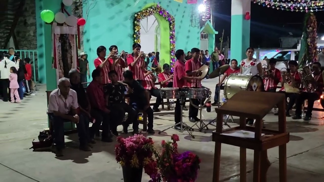 Dios esta aquí (Alabanza)-Banda Furia Huautlense 