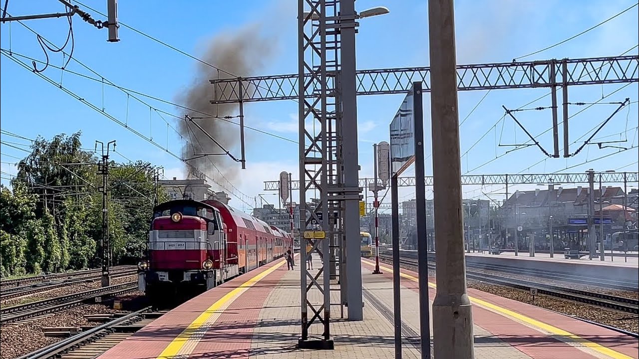 Odjazd SM42-349 Polregio Gdynia-Hel plus SU4210-005 EP07-1053 PKP INTERCITY Gdynia Gł&oacute;wna 🚂