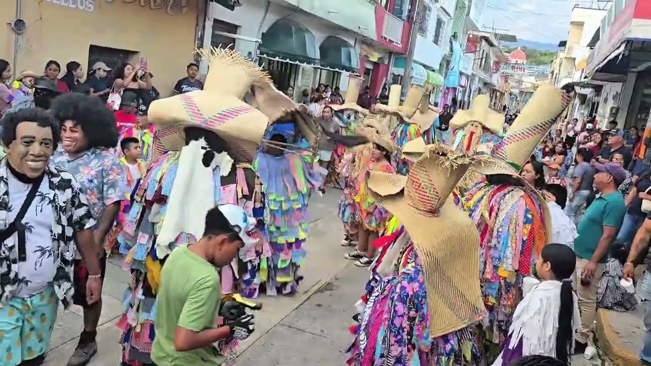 SEGUNDO DOMINGO DE CARNAVAL PUTLECO 2026COMPARSA DE LOS VIEJOS EN LA CALLE JALISCO