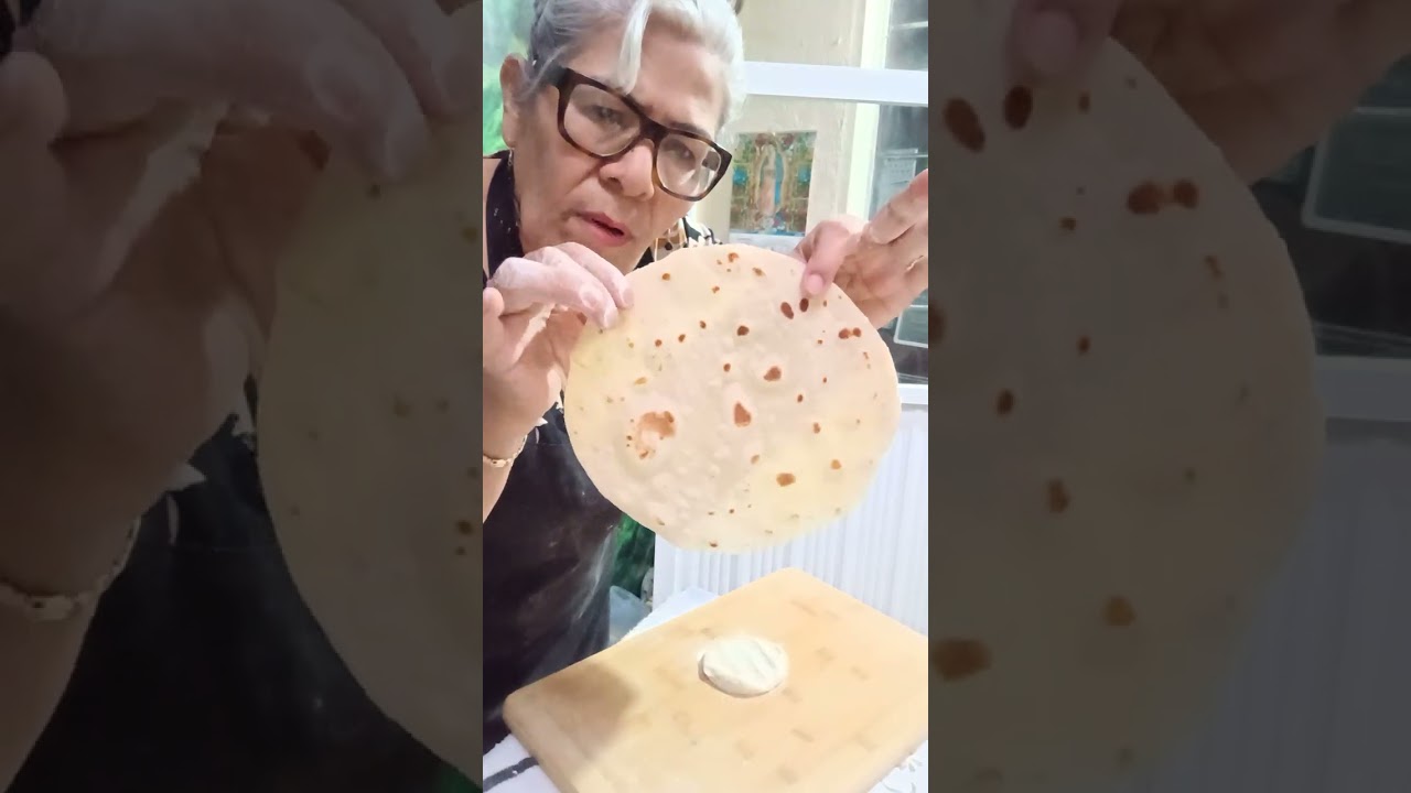 Cocinando las tortillas de arina..mis chiquillos....