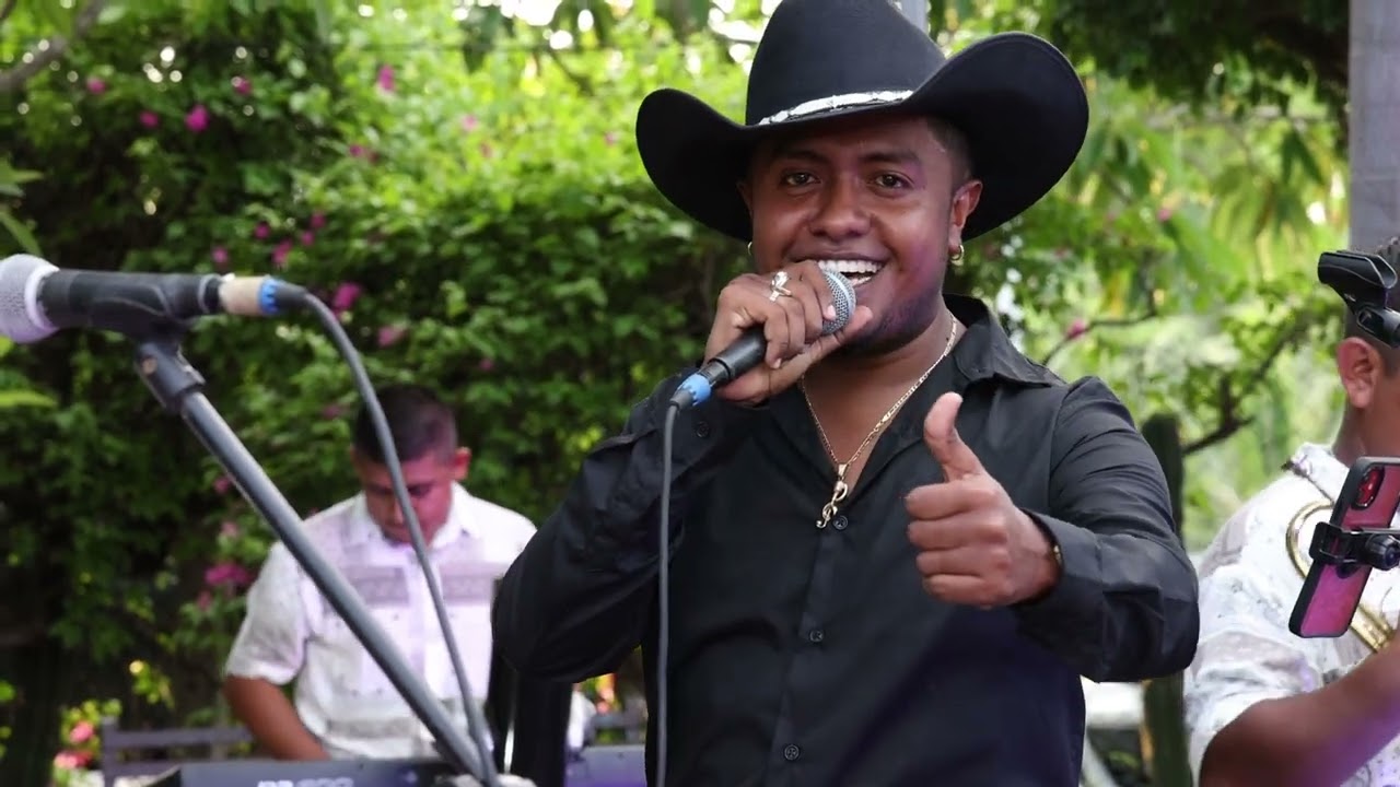 Corrido de Simón Blanco · Chuy Diaz y Su Estilo Huehueteco