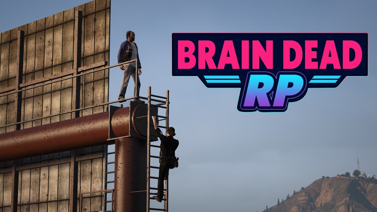 Мужчина пьет на рекламном щите в GTA 5 RP