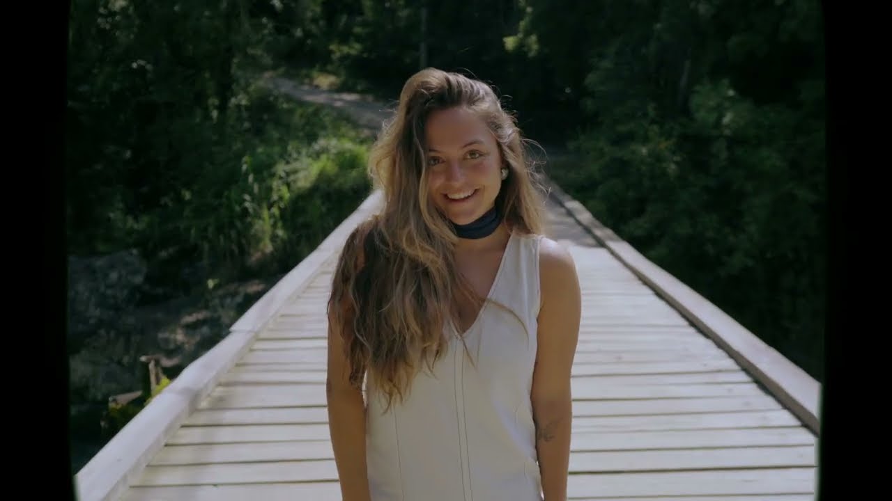 Lara Estelita - Minha Opinião (Visualizer Oficial)