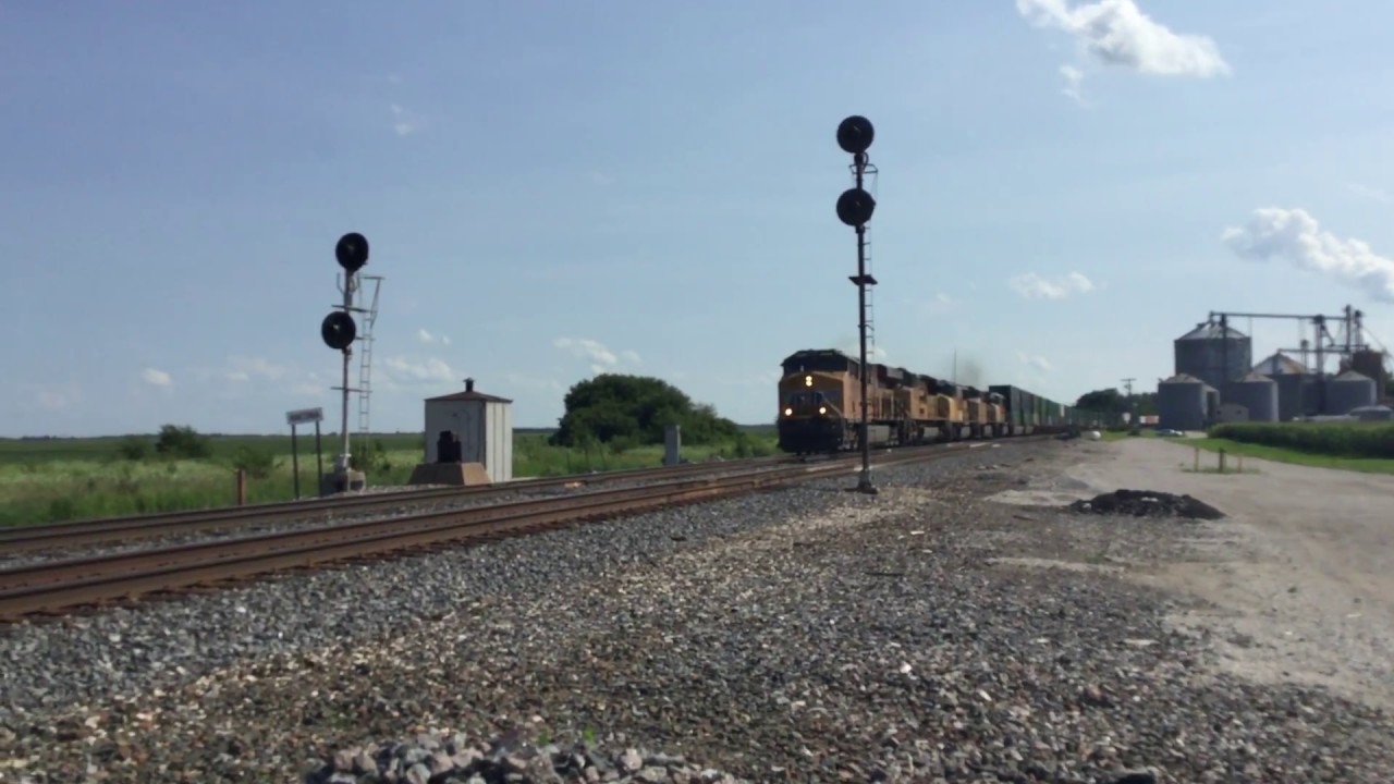 UP 8199 leads a fast Union Pacific z-train through Ancona, IL 07/22/17