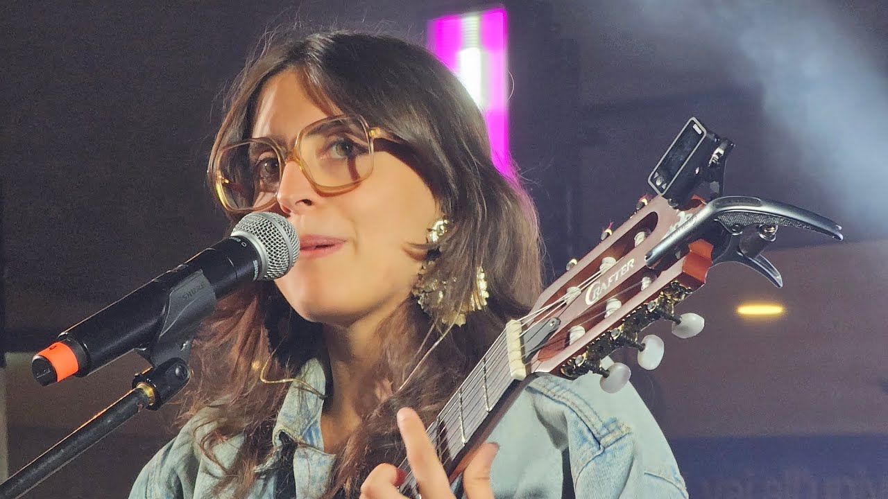 anna castiglia - U mari (live @ apple piazza liberty 12-09-24 milano) up next italia