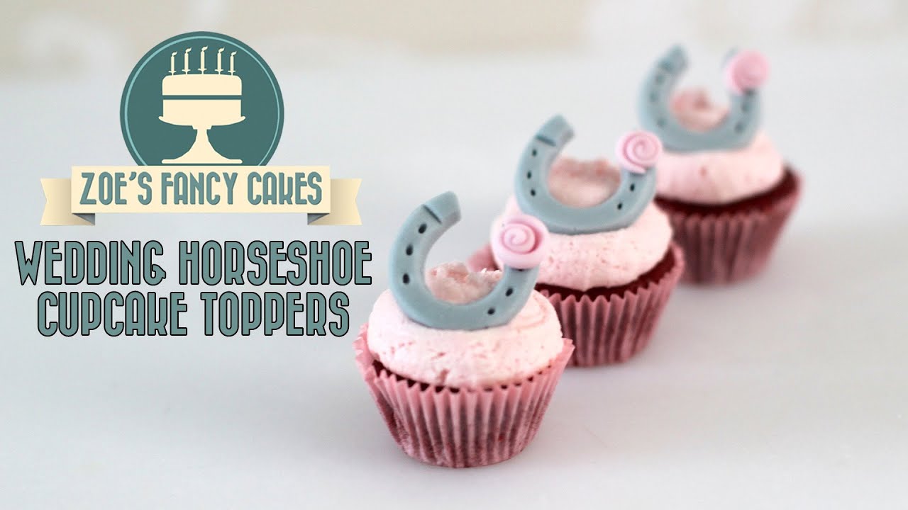 Wedding cupcakes: fondant horseshoe cake toppers