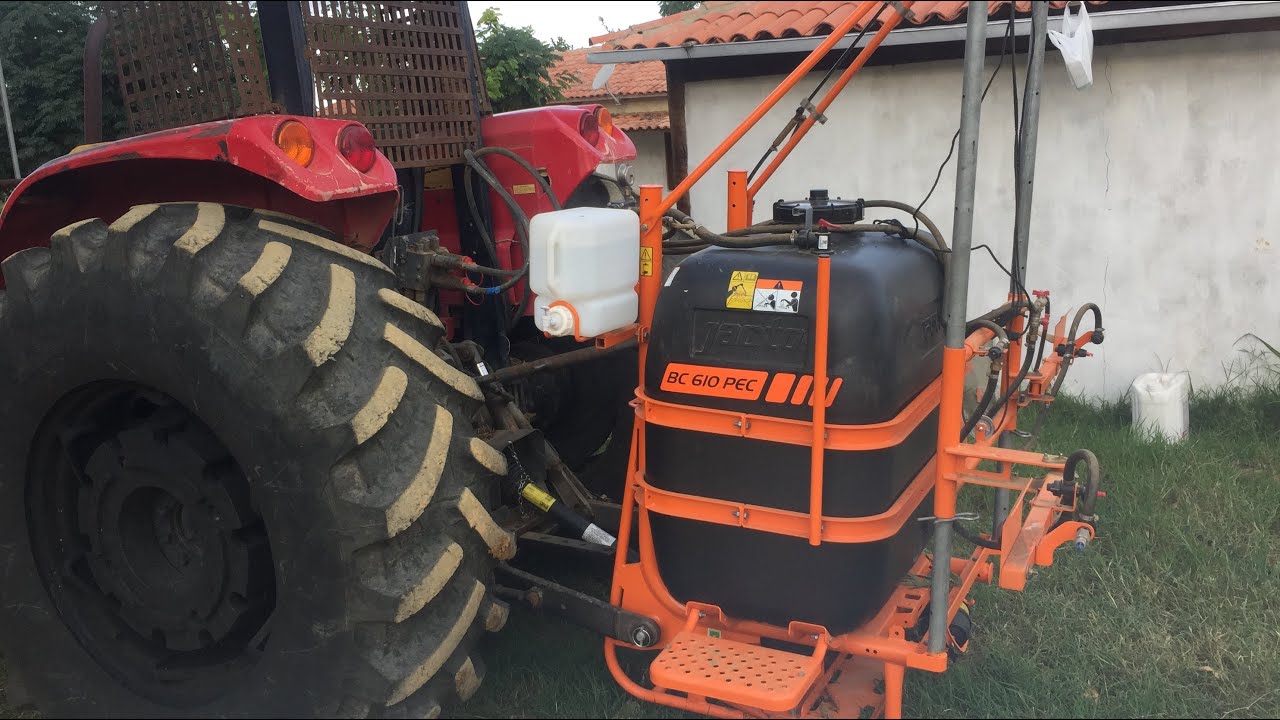 Usando Pulverizador no Trator para aplicação de Herbicida no Pasto