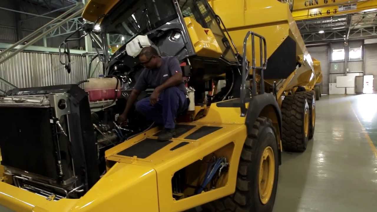 Derek Watts visits Bell Equipment