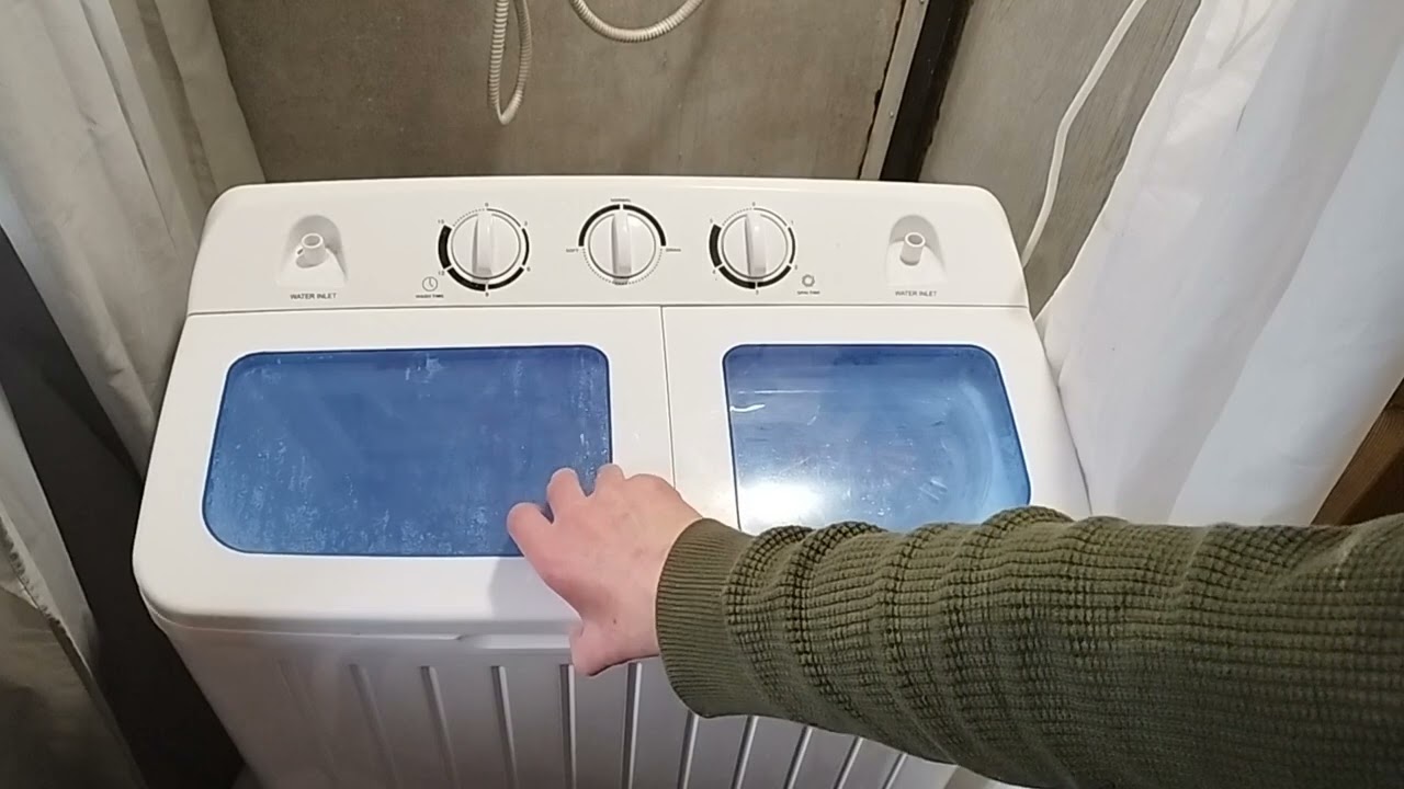 Twin tub washing machine
