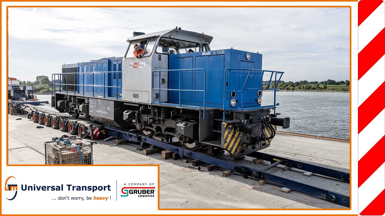 Moving service for a locomotive - Universal Transport/Gruber Logistics