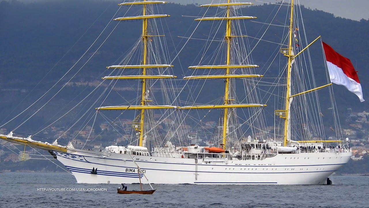 Indonesia STS KRI BIMA SUCI departs Vigo
