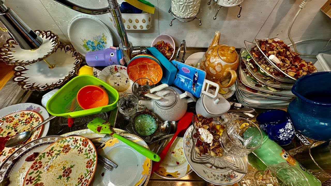 Satisfying Dishwashing ASMR – Hand Washing Plates with Relaxing Water Sounds