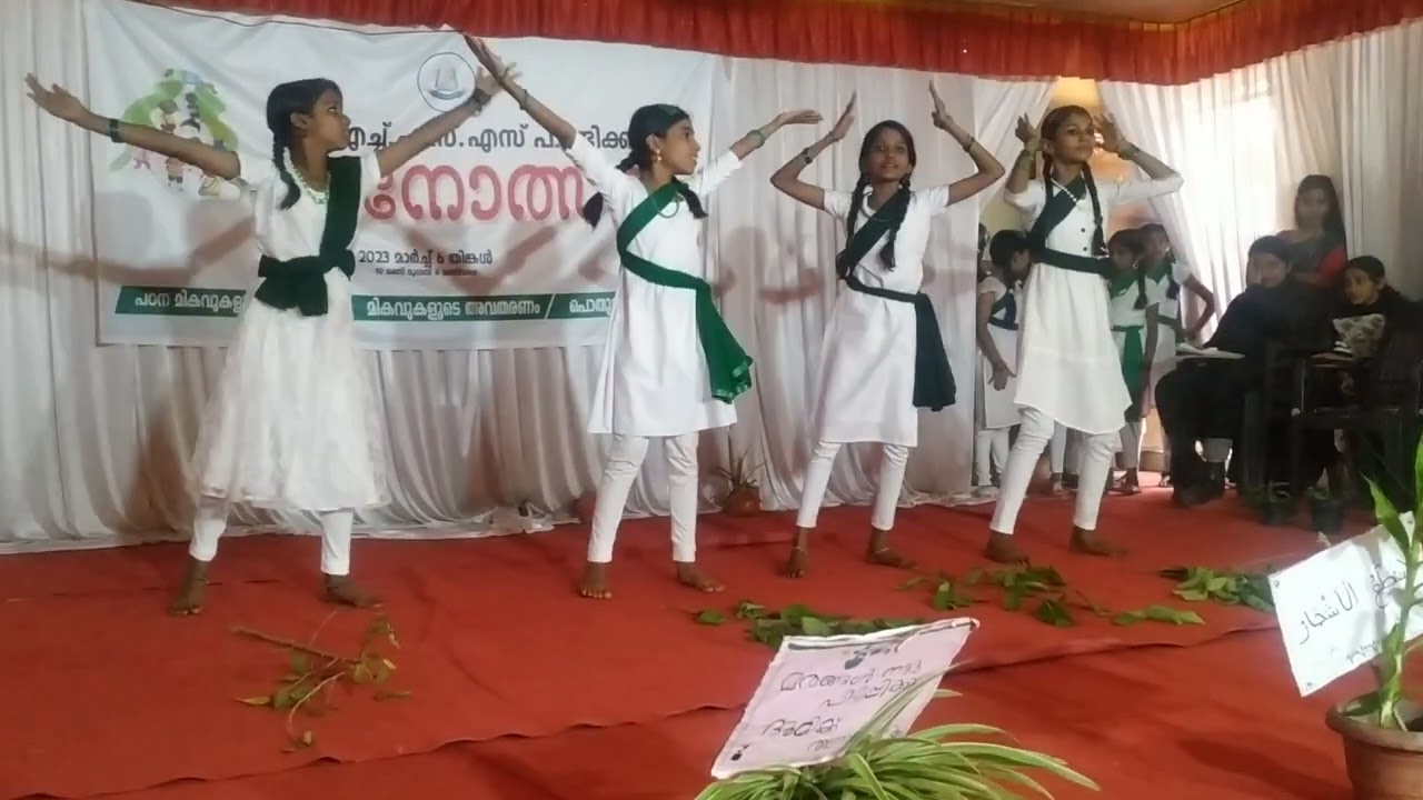 Padanolsavam dance in Harinivedhya team from GHSS Pandikkad.