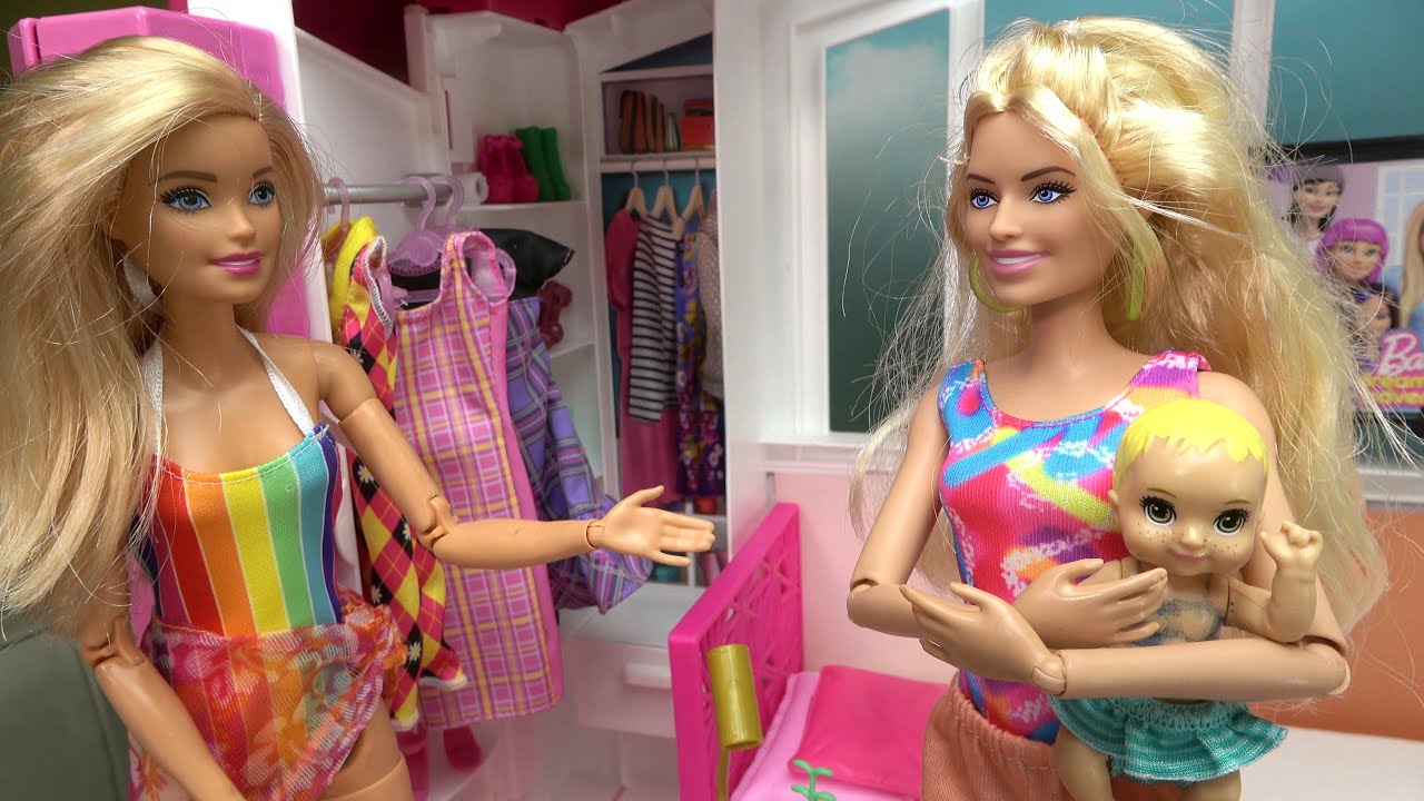 Barbie and Ken at Barbie Dream House with New Neighbours and Sister Chelsea