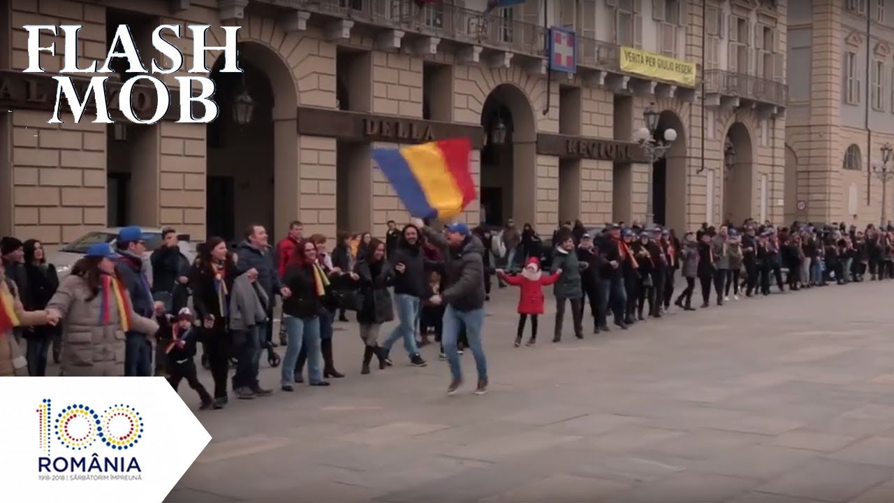 Flash Mob Vatra Hora unirii in piata Castello Torino