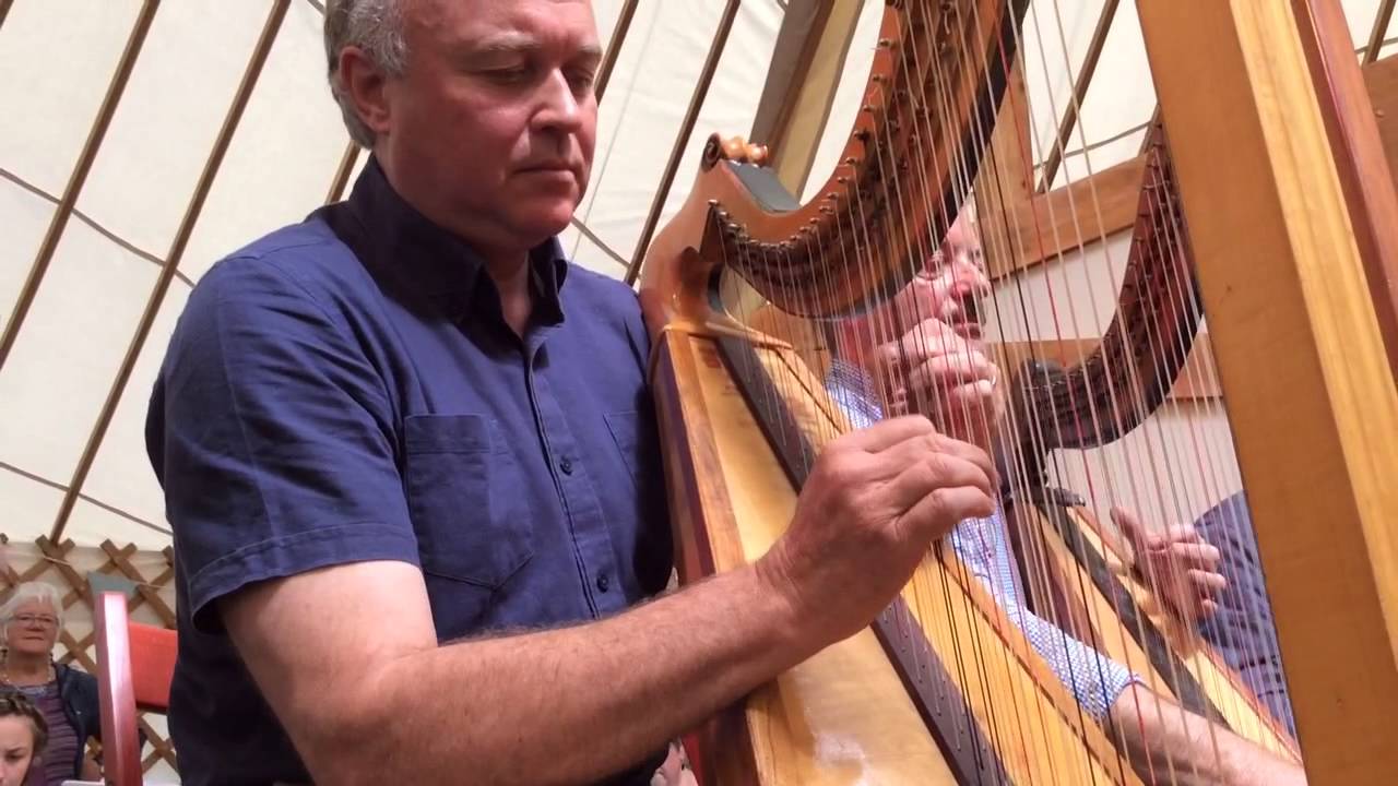 Triple harp lesson in the Tŷ Gwerin