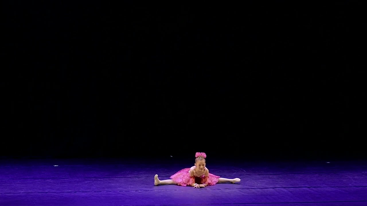 1° APRESENTAÇÂO MIRELE SOLO BONEQUINHA  BALLET DEISI FLECK
