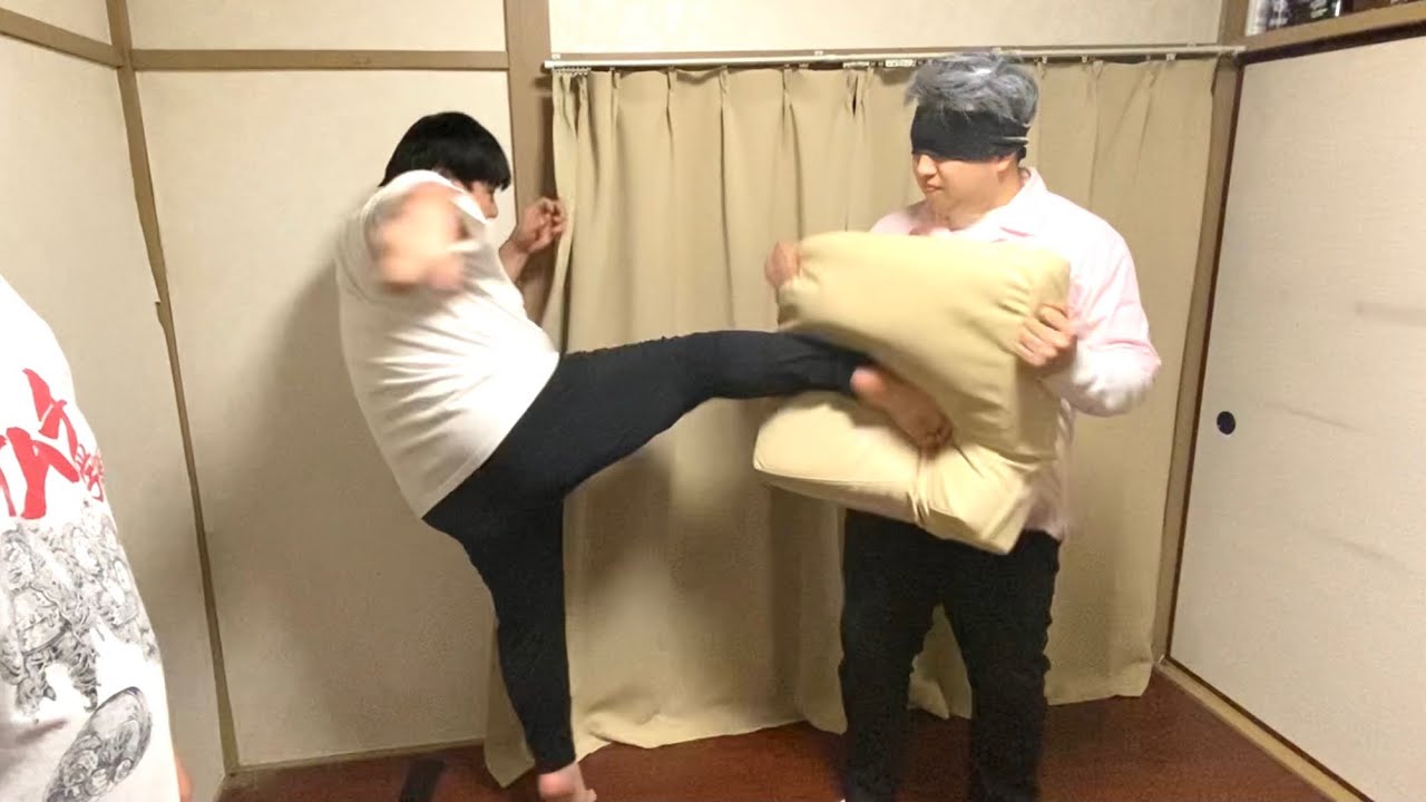 ミット持ちする五条悟