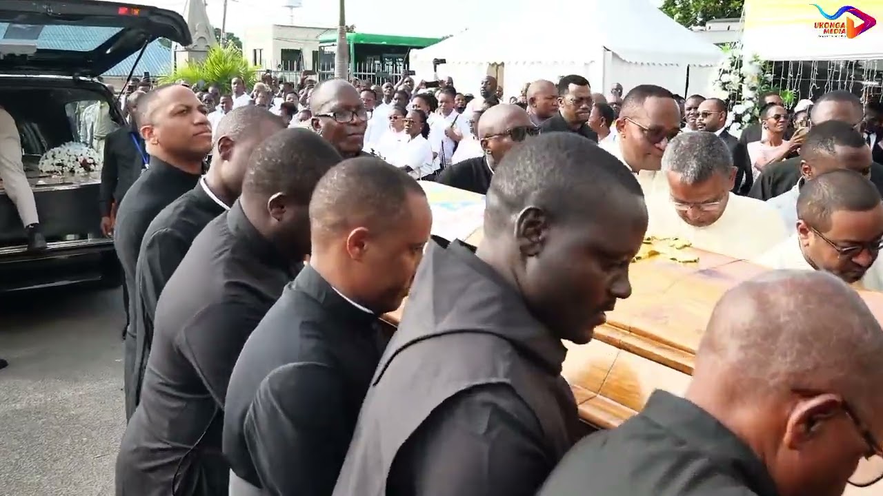 MWILI WA BABA YETU KARDINALI PENGO UKIWASILI KANISA KUU LA MT YOSEFU (St Joseph Cathedral)POST 