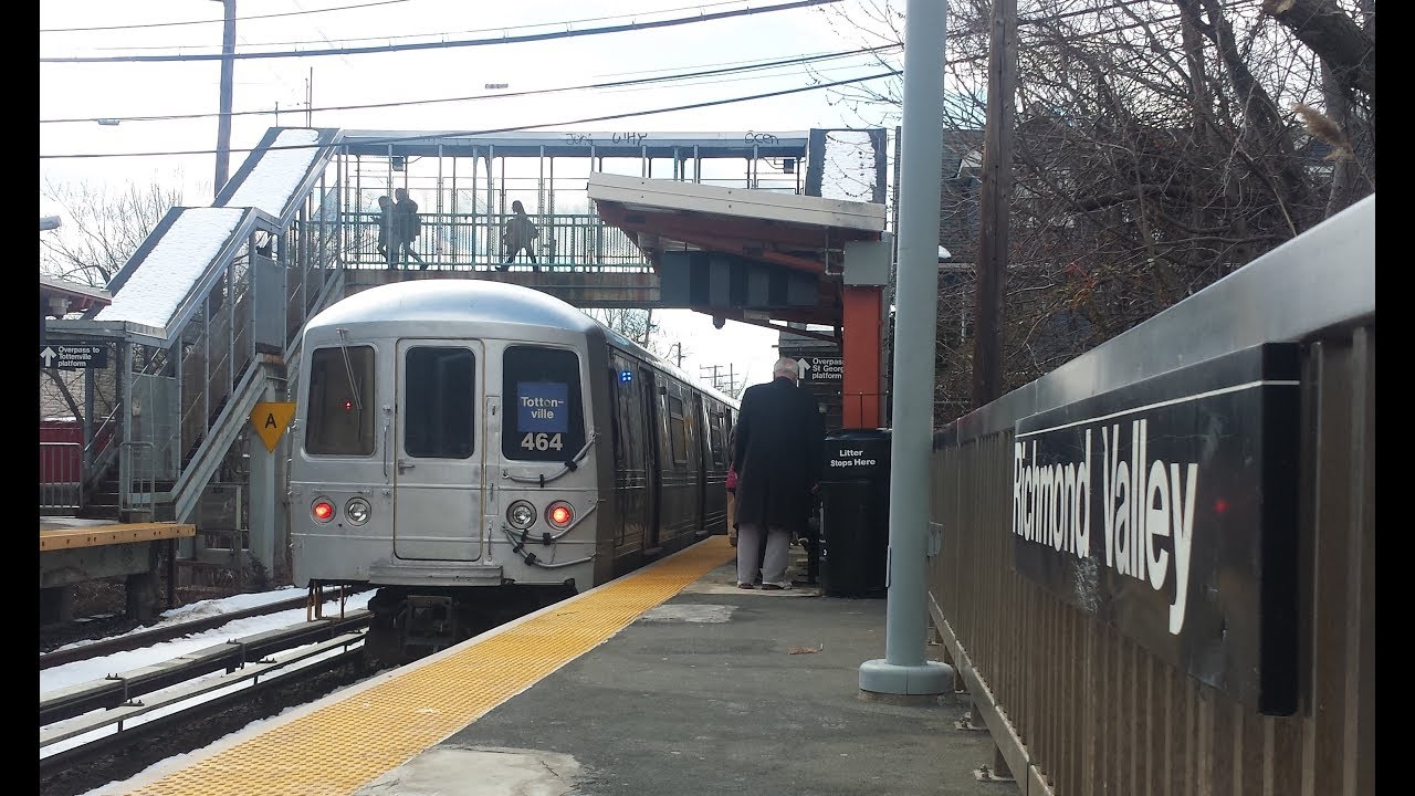 Staten Island Railway: R44 SIR Train @ Richmond Valley