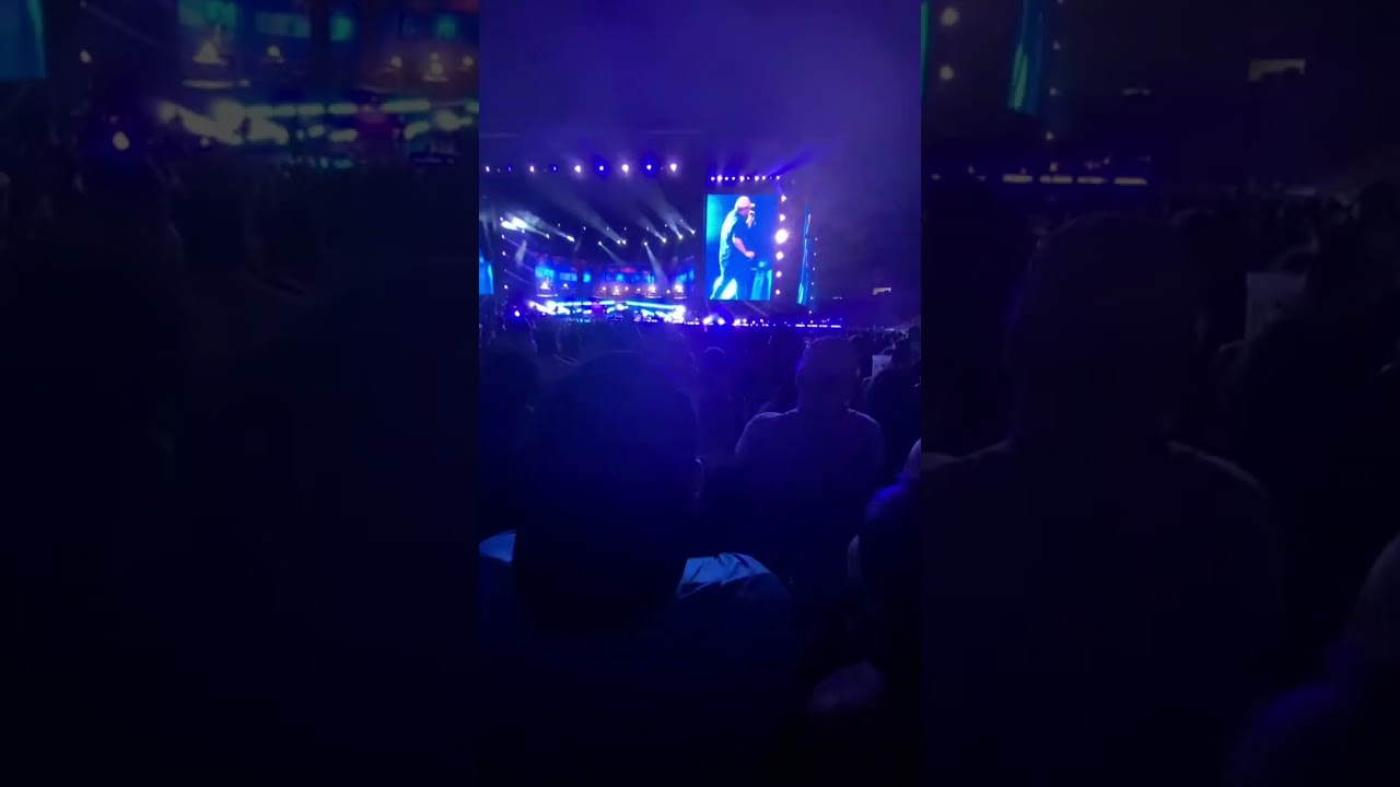 Luke Combs - Cold As You (Live)