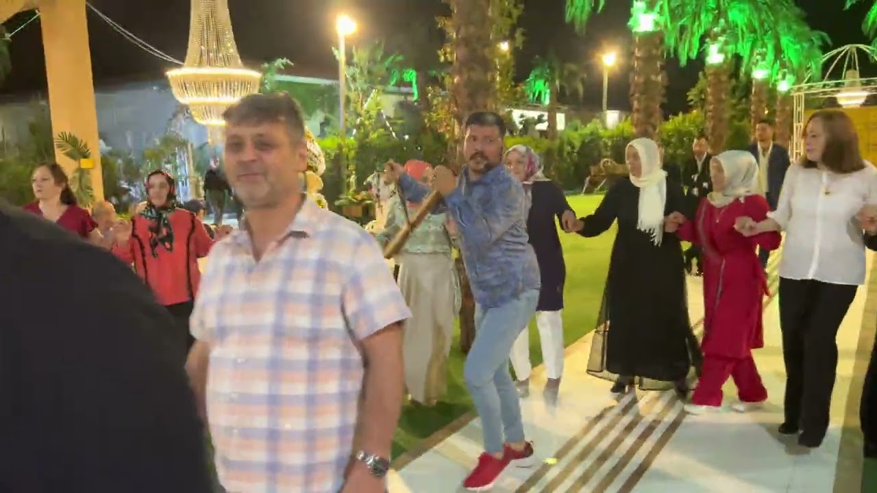 Karadeniz inşaat Adnan Kara’nın Kızının Kına Düğünü Uçan Kemençeci