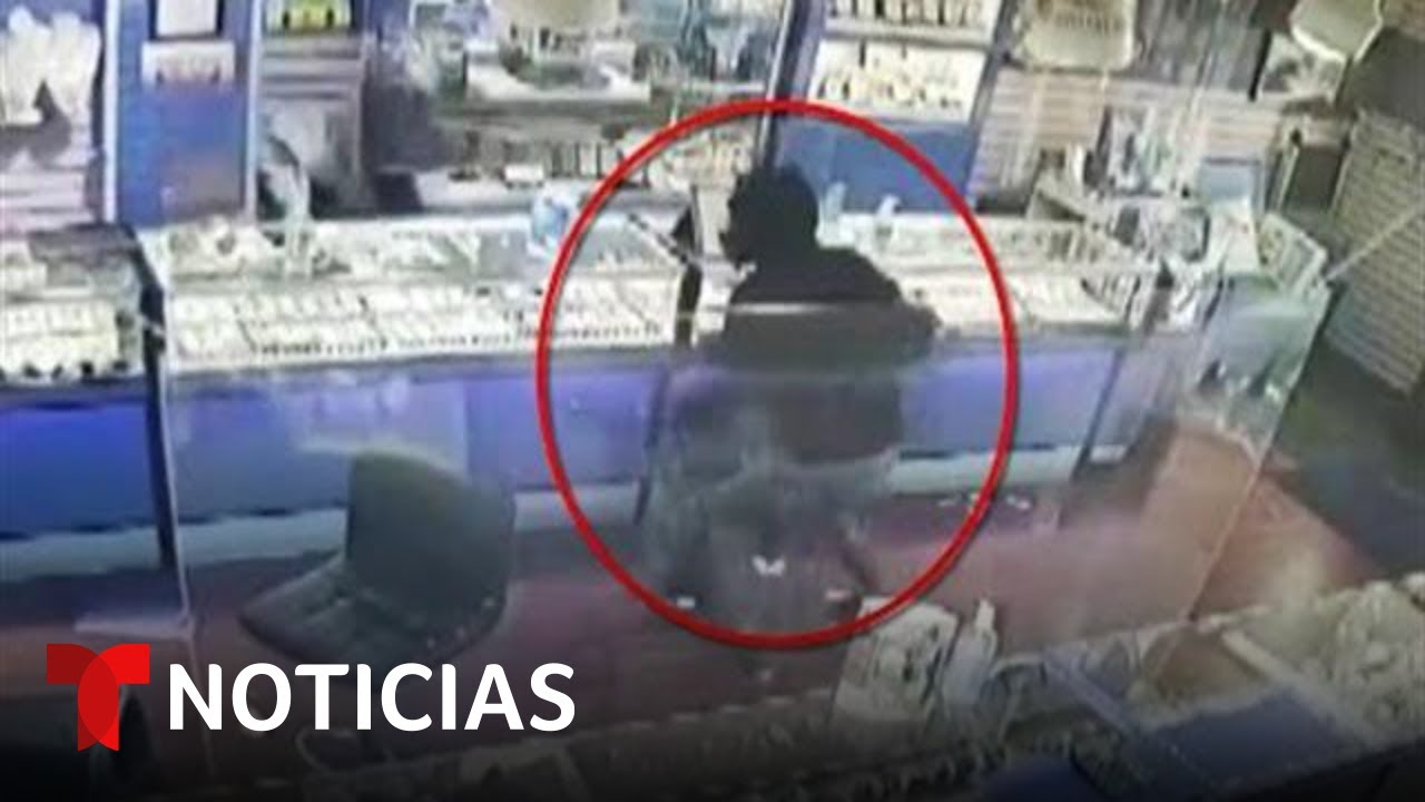 Video: sujetos roban más de 900,000 dólares en joyas de un local en California | Noticias Telemundo