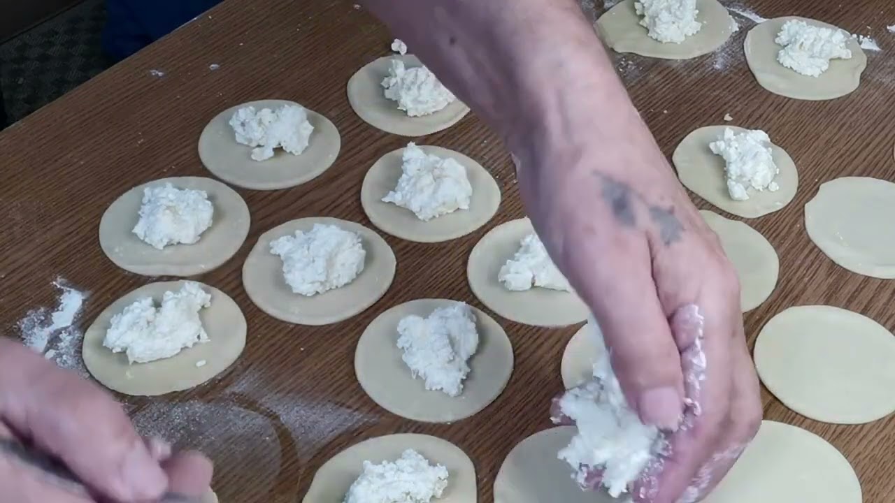 ЛЮБИМЫЕ ВАРЕНИКИ С ТВОРОГОМ И ЛУКОМ