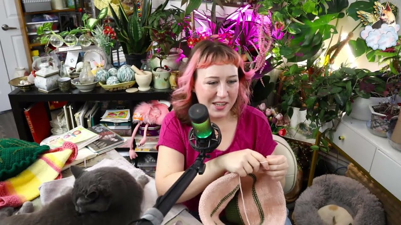 I finished the crochet leaf throw pillow! What's next? | Last Minute Laura