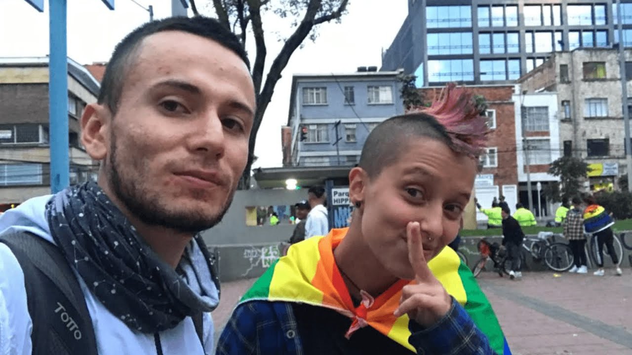 Hablando con una chica PUNK