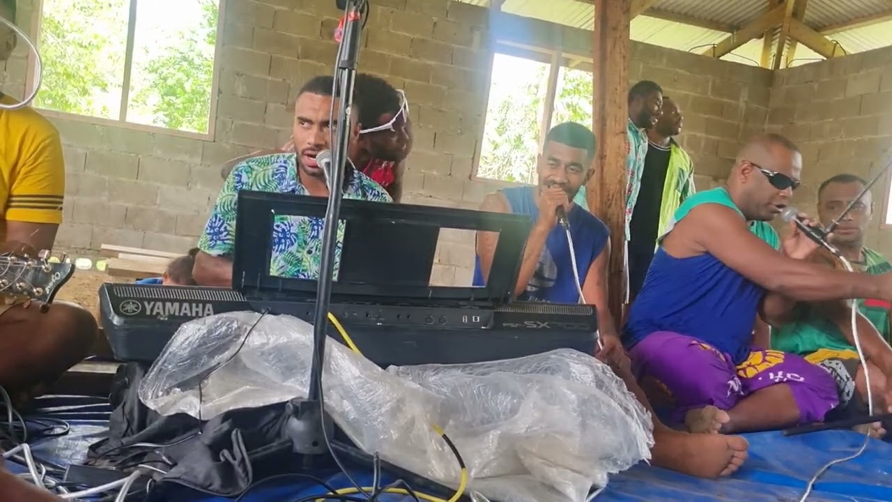 Voqa kei lewayasi ft voqa kei valeinasau      Bili na bara(cover)