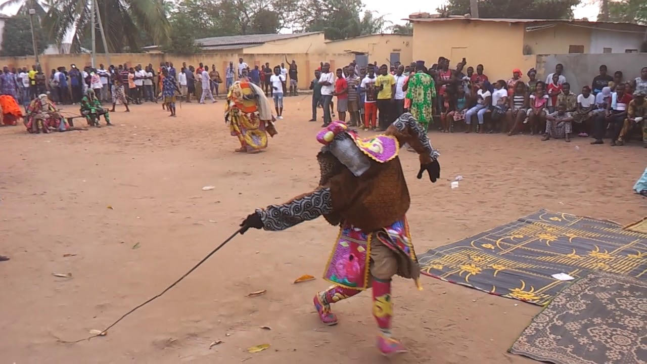 Céremonies de la sortie des revenants Egun gun à Aného quartier AWOUSSA KOMÉ derrière la cathédrale.