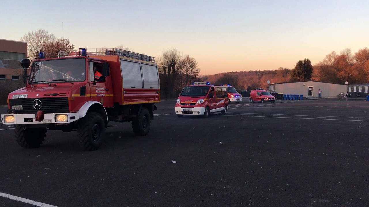 Fahrzeugparade auf dem Festplatz Langg&ouml;ns
