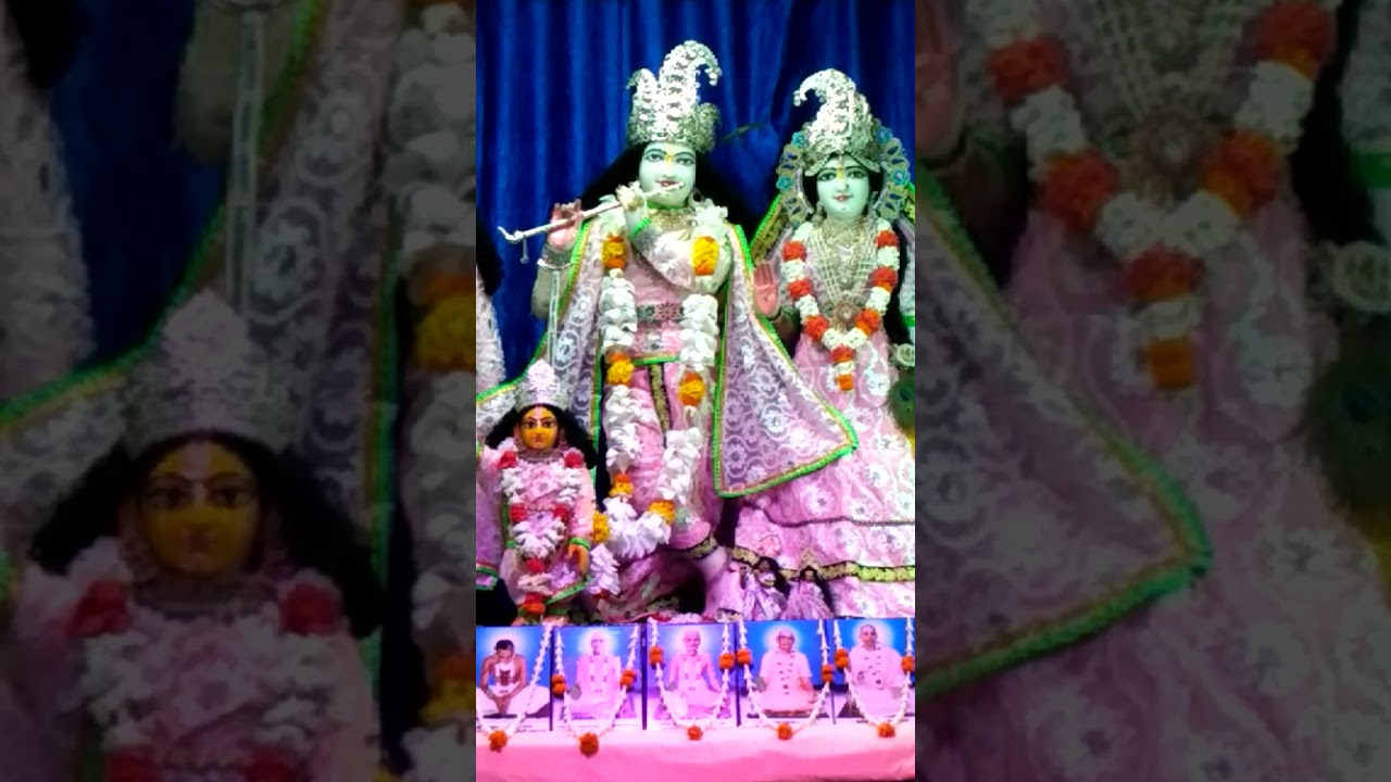 Sri Sri Gaur Radha Binod Bihari Arati darsan. Sri Devananda Gaudiya Math. Nabadwip.