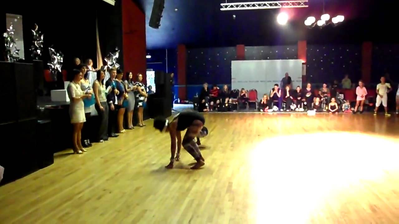 Parent and child freestyle disco 'dance on' at Brean 2010