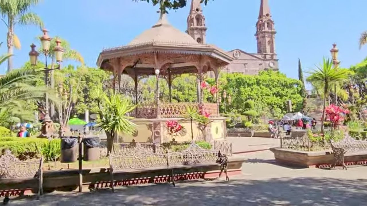 Un recorrido al mediodía por el Centro de Tangancícuaro de Arista el día domingo  @cotidiano399