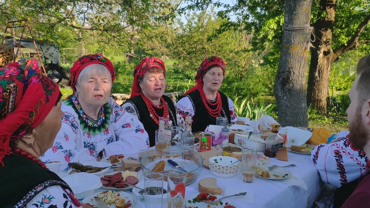 Зійшов місяць над горою