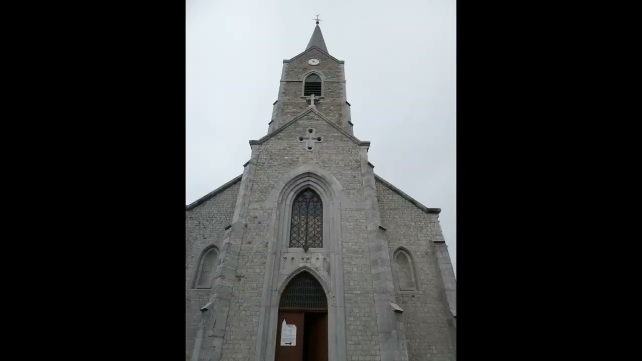 L'église Saint-Martin de Beauraing : Pénombre hivernale