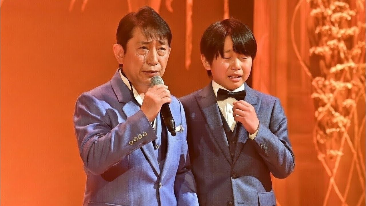「涙を誘う父子の瞬間｜福田こうへいと息子の感動の抱擁」「福田こうへいの息子が父親を抱きしめ、二人とも涙を流した。こんな愛情表現は滅多にない」nt kokem 