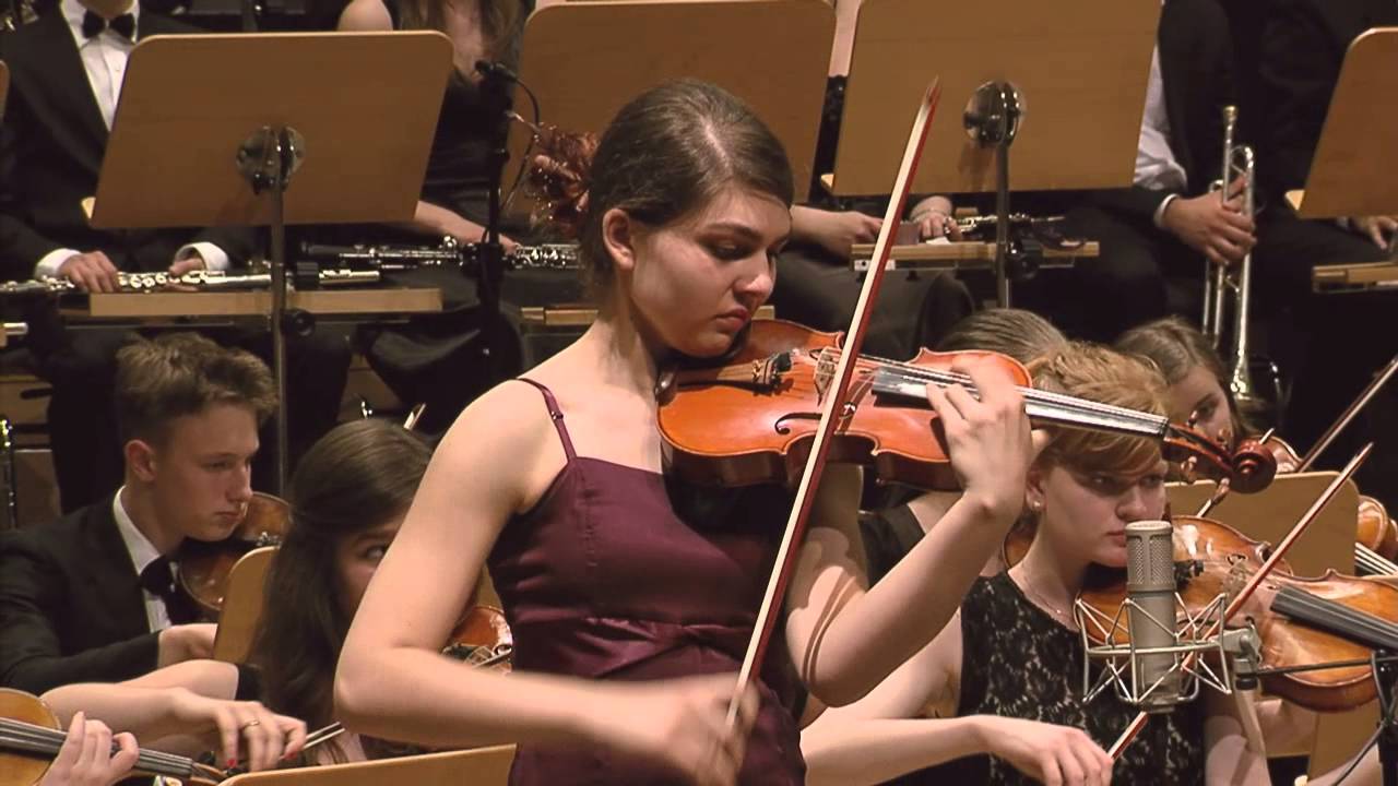 Wieniawski - Polonaise de Concert in D major No. 1, Op. 4 Aleksandra Juszczak - violin