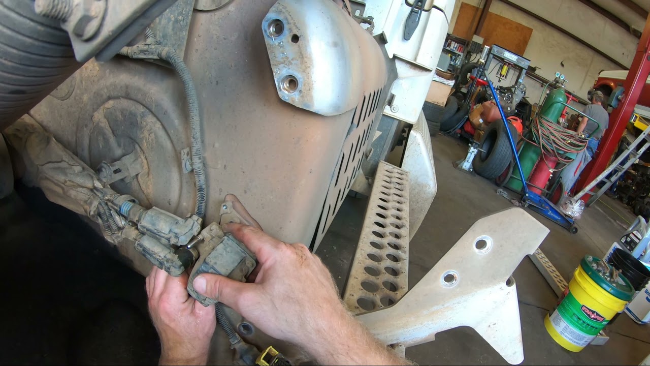 CUMMINS Detroit DEF DOSER / INJECTOR  pov install
