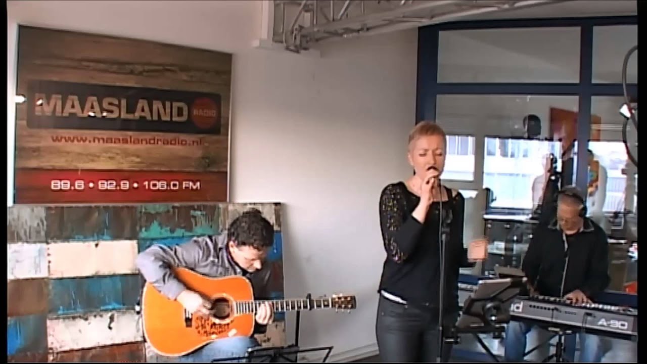 PUUR akoestisch - Omarm (live bij Maasland Radio - Harm Draait Door 18-1-2015)