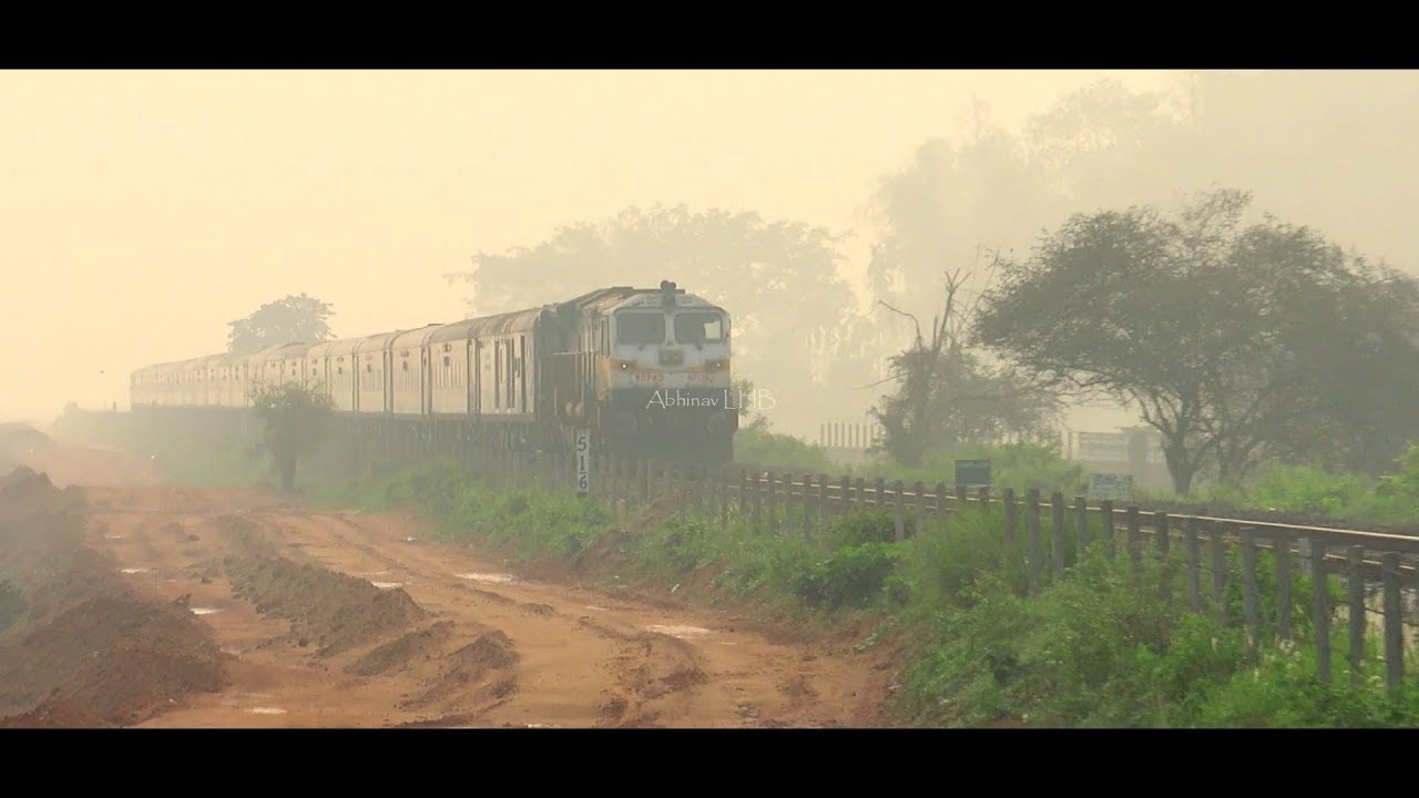 12423 Dibrugarh Town - New Delhi RAJDHANI EXPRESS in FULL SPEED with SGUJ EMD WDP4D
