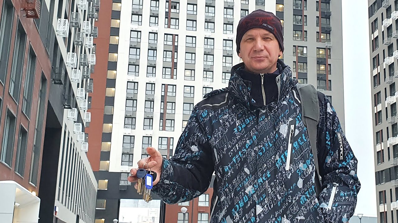 How Russian Middle Class Lives in Moscow / Inside a Very Modern & Expensive Apartment Complex