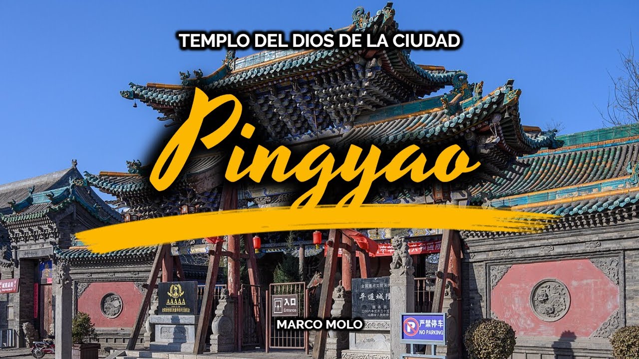 Caminando por el templo del Dios de la Ciudad, Pingyao.  China.