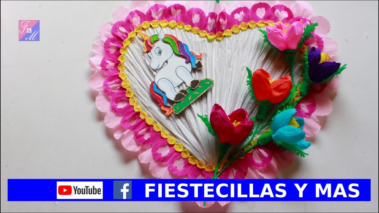 Medallón de corazón con papel crepe
